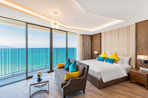 Spacious rooms with panoramic ocean views